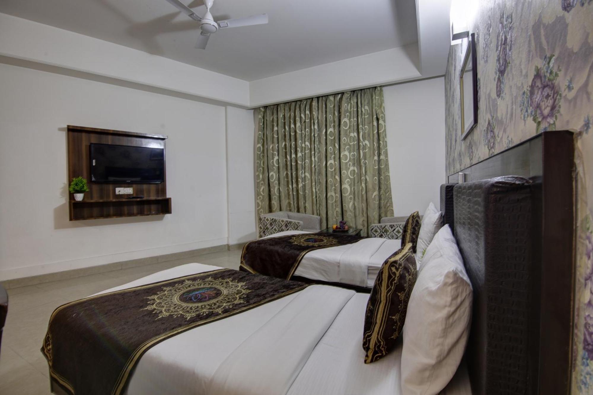 Hotel Venus Plaza Nuova Delhi Esterno foto