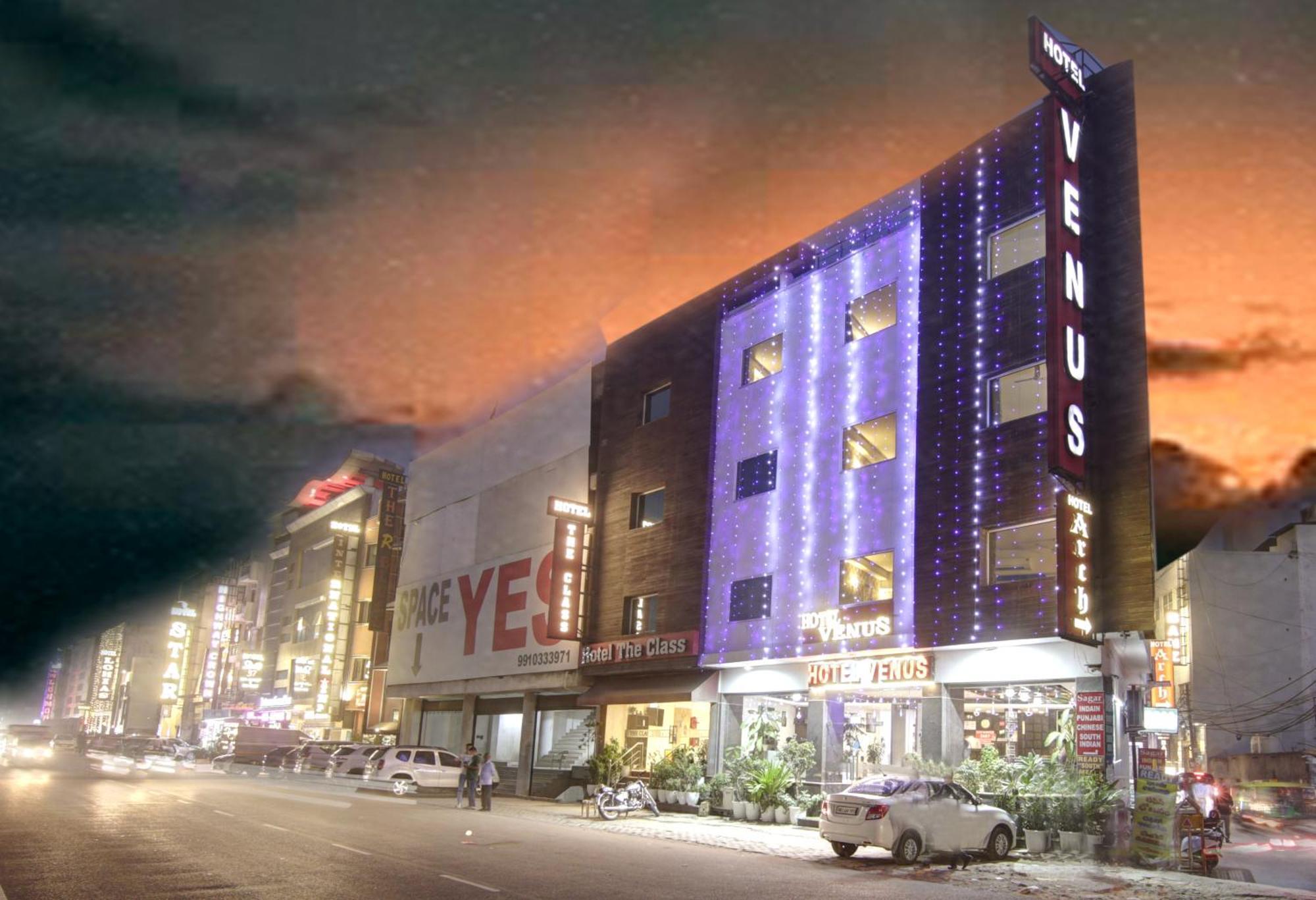 Hotel Venus Plaza Nuova Delhi Esterno foto