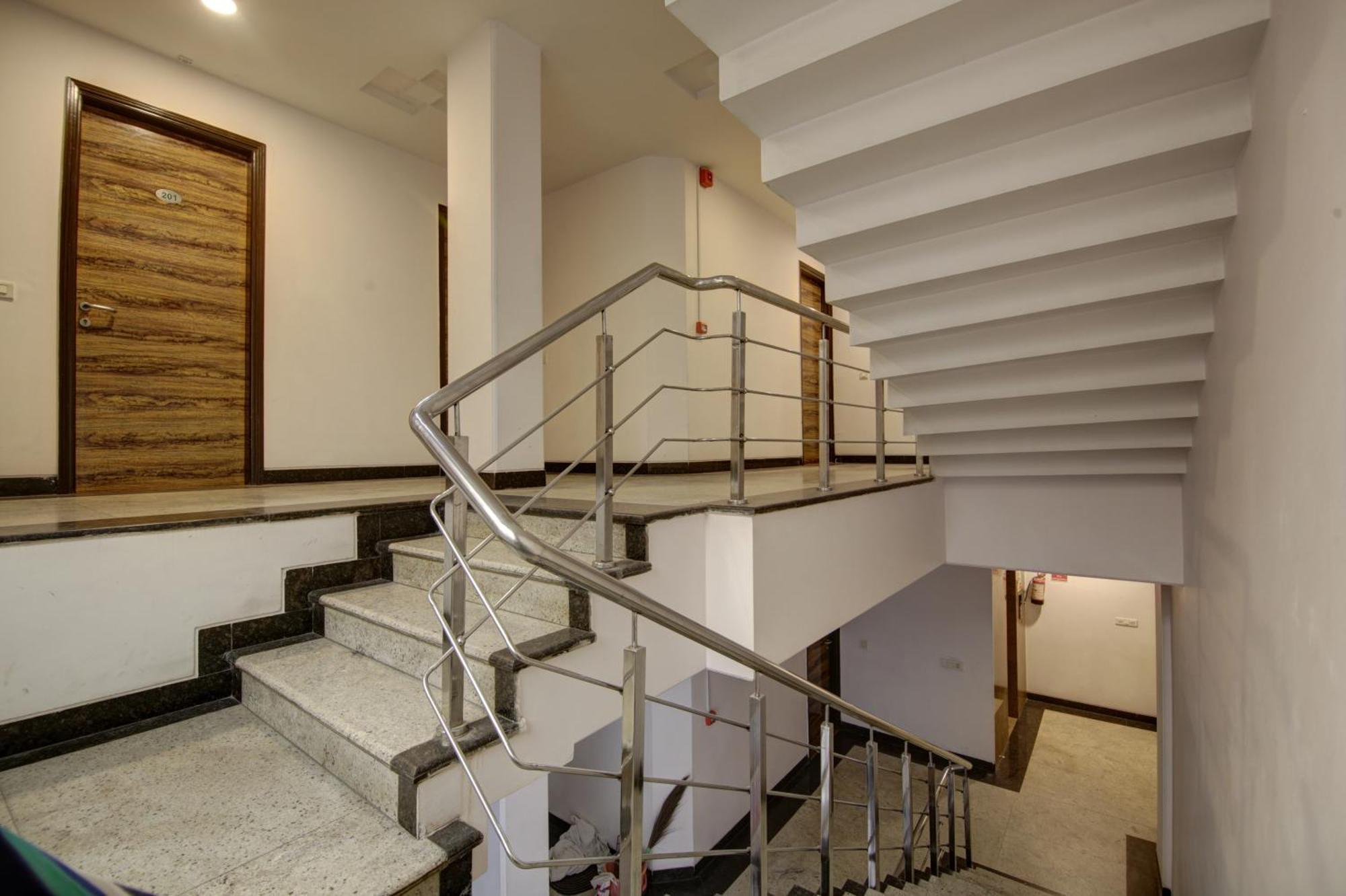 Hotel Venus Plaza Nuova Delhi Esterno foto