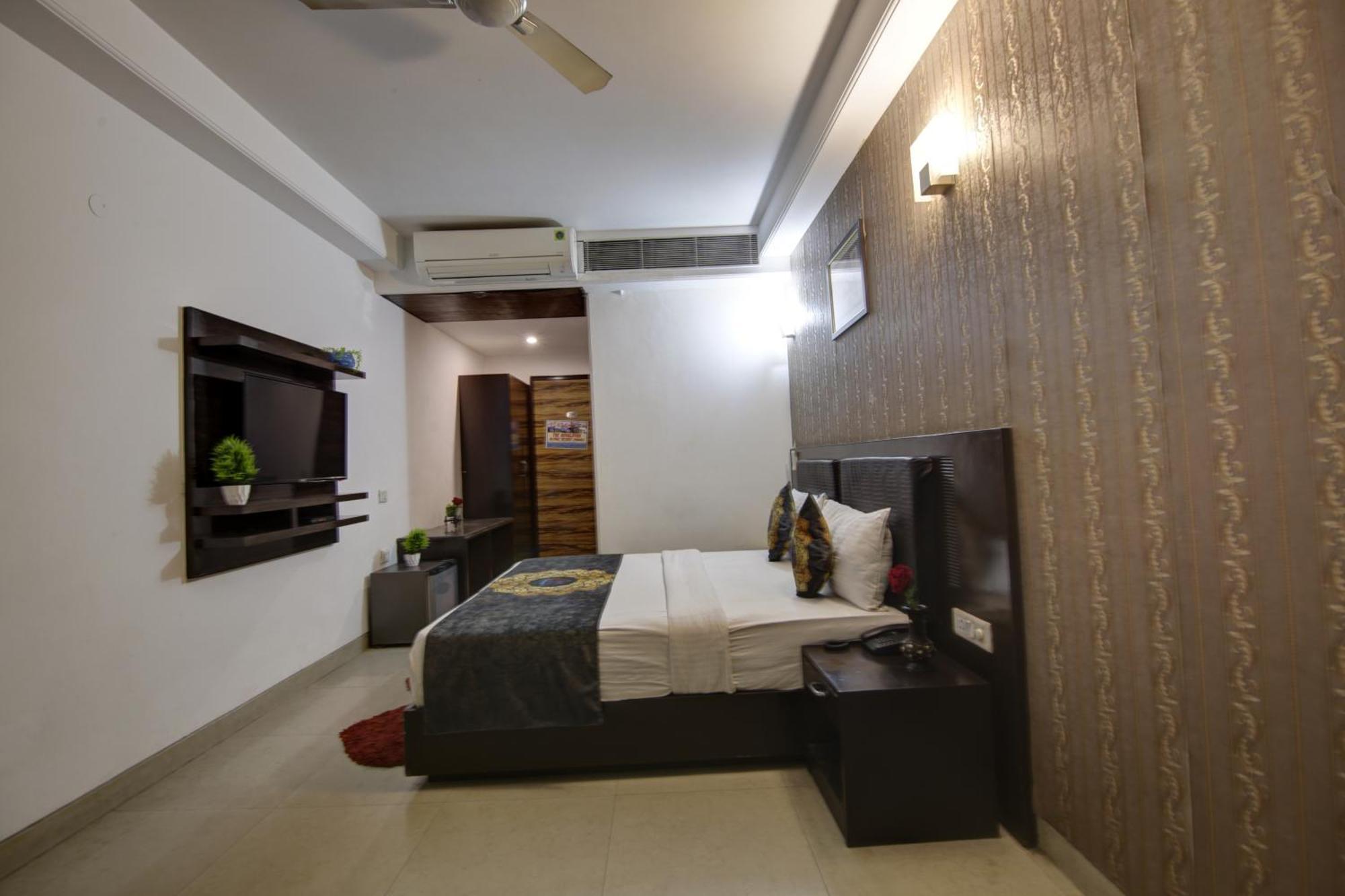 Hotel Venus Plaza Nuova Delhi Esterno foto