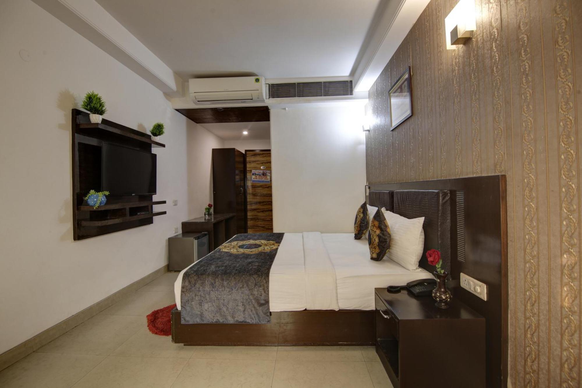 Hotel Venus Plaza Nuova Delhi Esterno foto